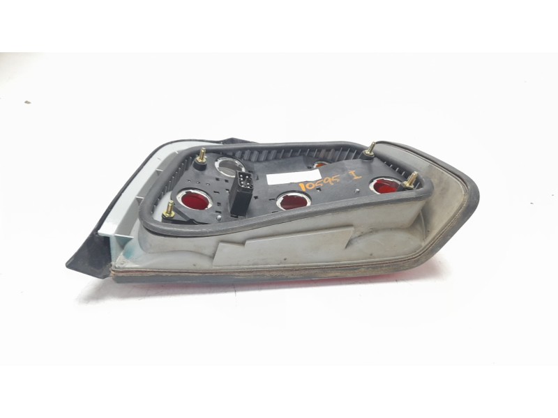 Recambio de piloto trasero izquierdo para bmw serie 3 berlina (e36) 2.5 turbodiesel cat referencia OEM IAM 63211387361 103F05081