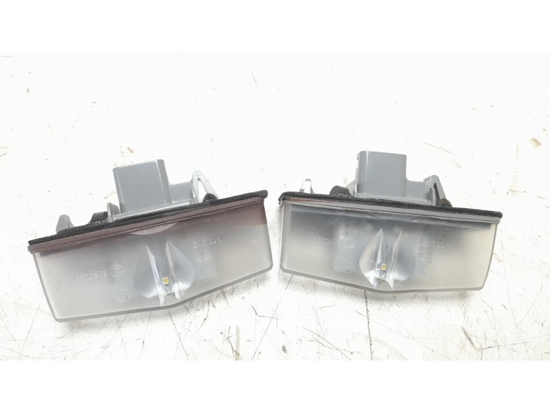 Recambio de piloto matricula para lexus nx 2.5 16v cat (híbrido) referencia OEM IAM 8120476010  