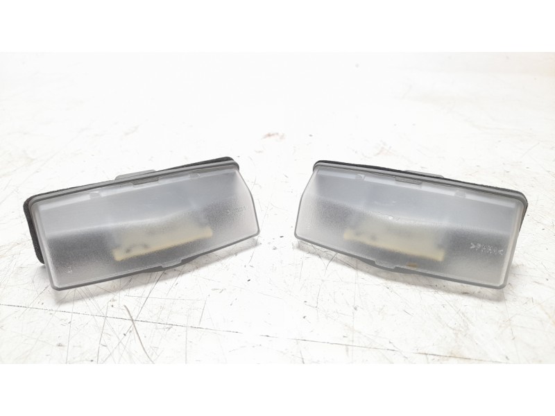 Recambio de piloto matricula para lexus nx 2.5 16v cat (híbrido) referencia OEM IAM 8120476010  