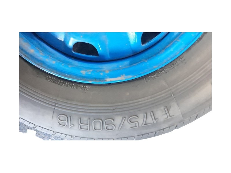 Recambio de neumatico repuesto para ssangyong rexton w 2.0 td cat referencia OEM IAM T1759016  