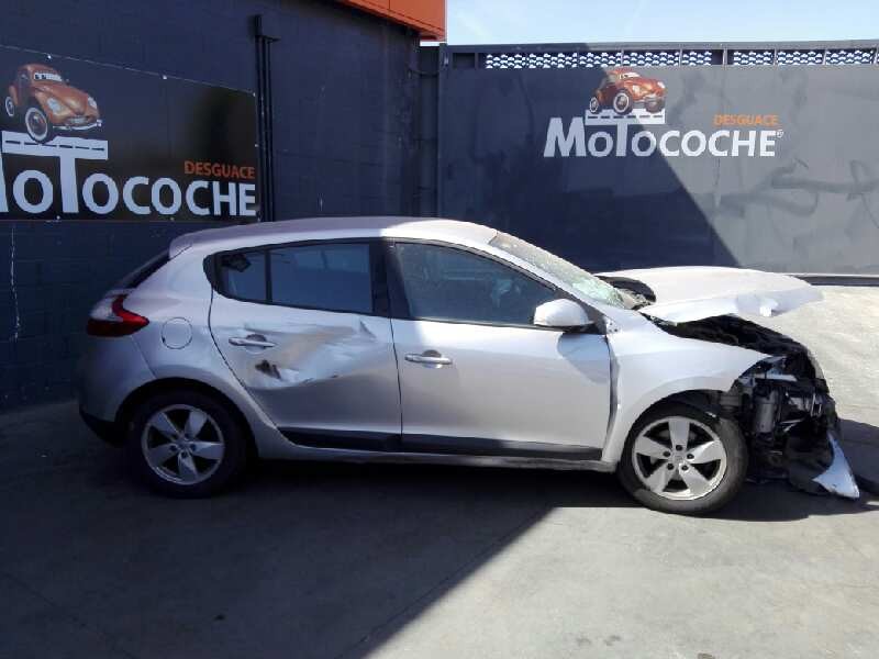 renault megane iii berlina 5 p del año 2011