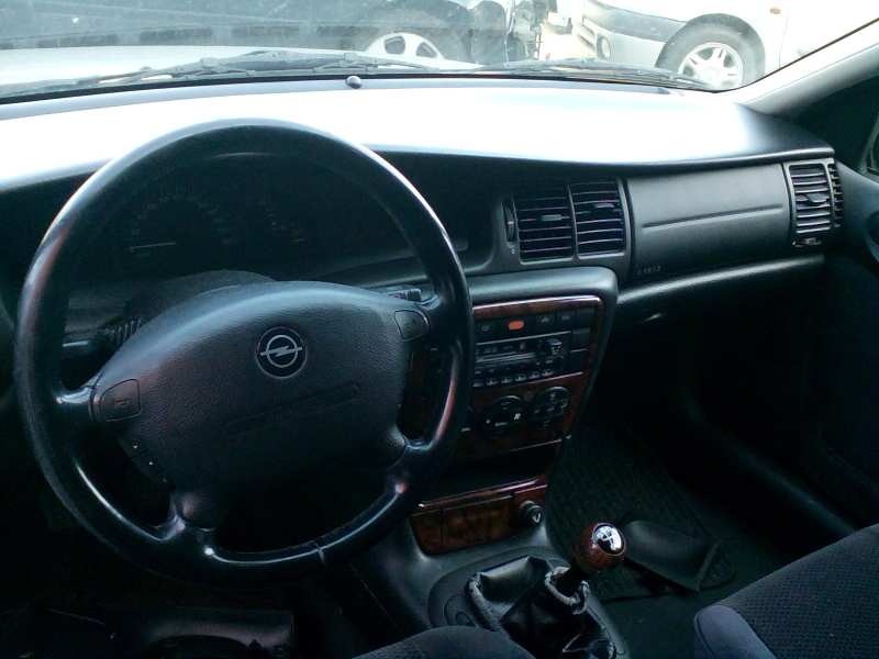 opel vectra b berlina del año 1999