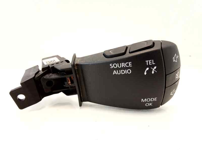 Recambio de mando volante para dacia duster ii prestige referencia OEM IAM 25526831R  