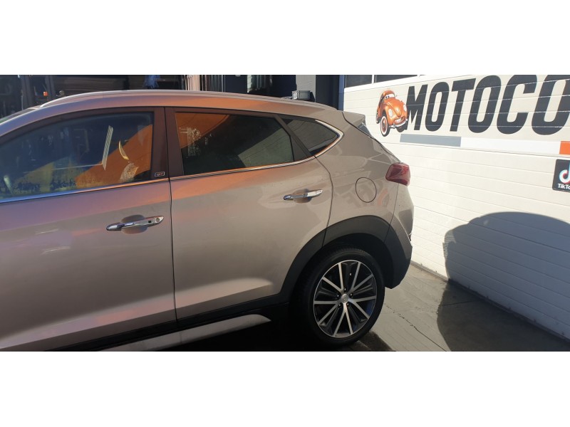 Recambio de puerta trasera izquierda para hyundai tucson kosmo 4wd referencia OEM IAM 77003D3000  