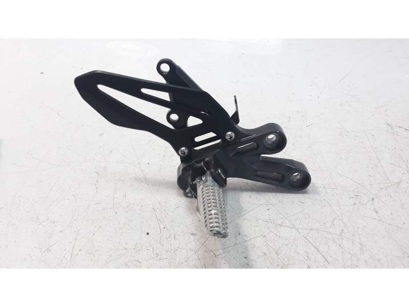 Recambio de estribo para yamaha yzf-r6 referencia OEM IAM B7N2746100  