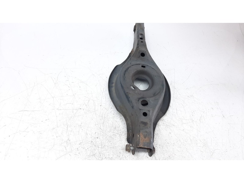 Recambio de brazo suspension inferior trasero izquierdo para mazda cx-3 2.0 cat referencia OEM IAM KD3528350  