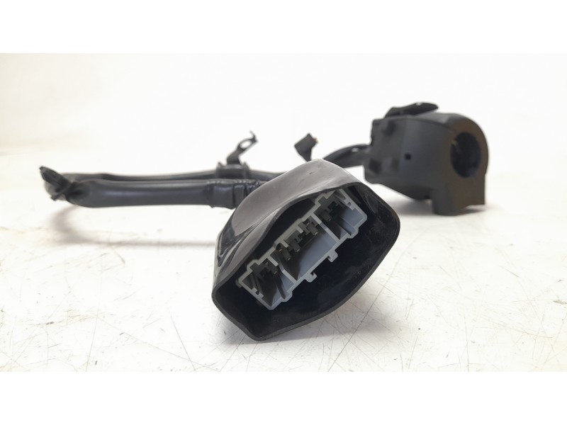 Recambio de piña luces derecha para honda cb 500f referencia OEM IAM 35130MKPDP1  