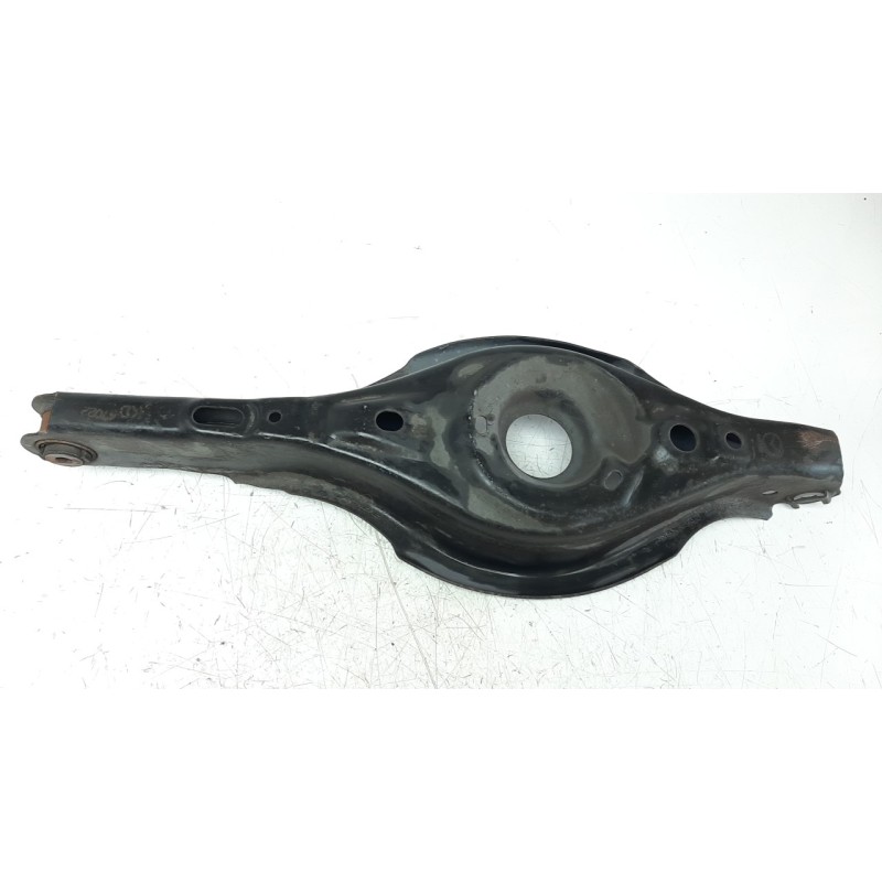 Recambio de brazo suspension inferior trasero derecho para mazda cx-3 2.0 cat referencia OEM IAM KD3528300  