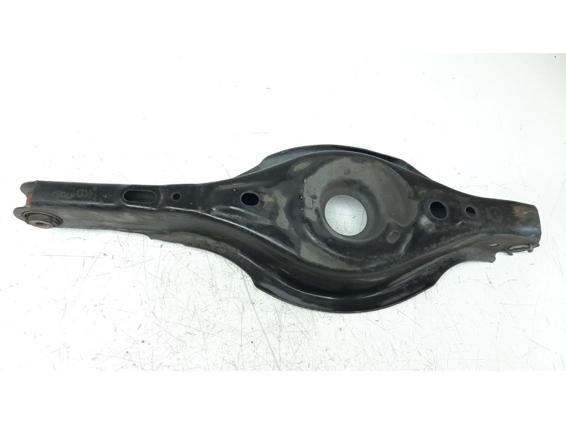 Recambio de brazo suspension inferior trasero derecho para mazda cx-3 2.0 cat referencia OEM IAM KD3528300  