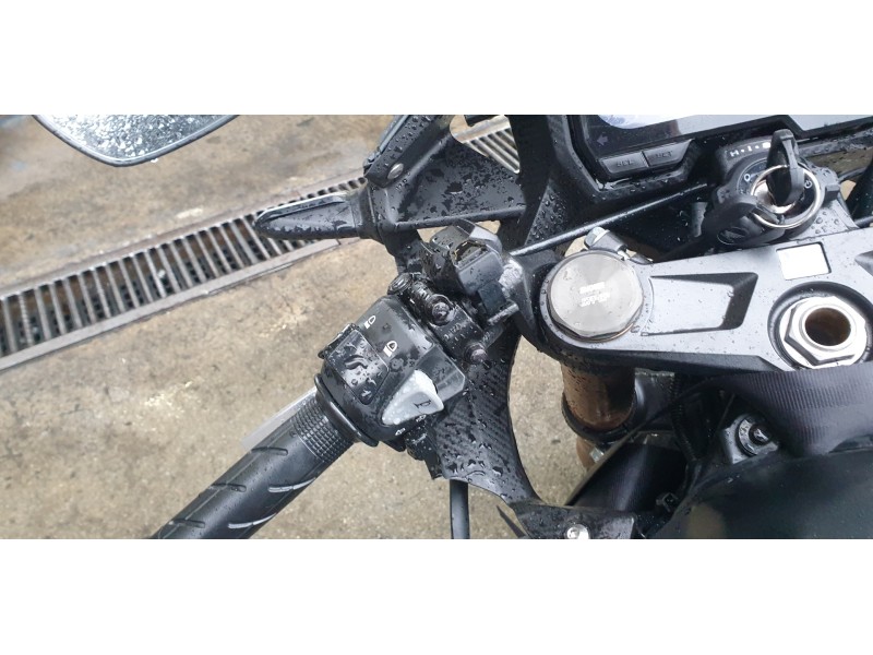 Recambio de piña luces izquierda para honda cb 500f referencia OEM IAM 35200MKPDP1  