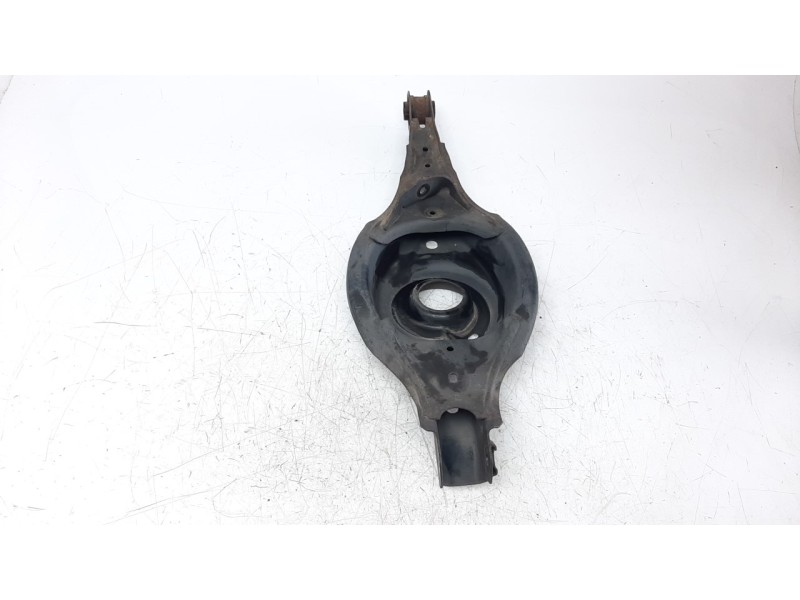 Recambio de brazo suspension inferior trasero derecho para mazda cx-3 2.0 cat referencia OEM IAM KD3528300  