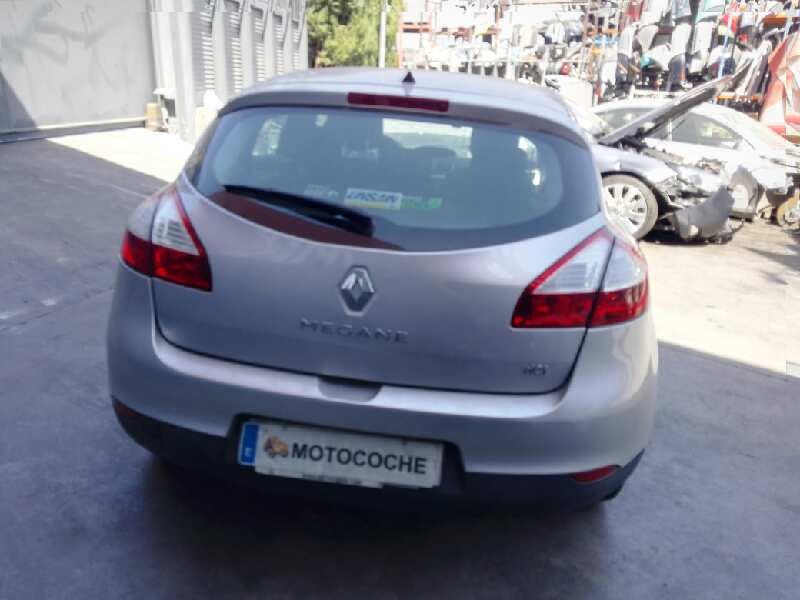 renault megane iii berlina 5 p del año 2011
