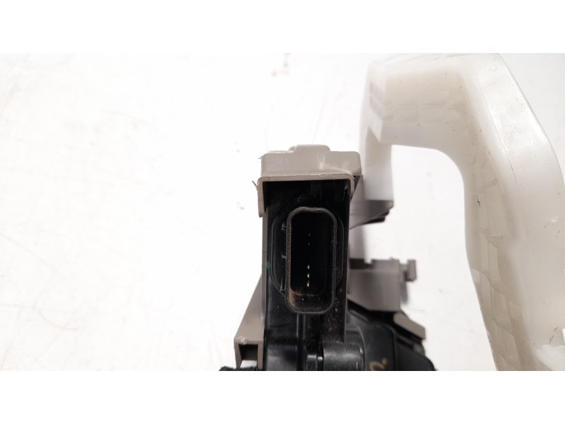 Recambio de cerradura puerta delantera derecha para kia ceed 1.0 tgdi cat referencia OEM IAM 81320J7000  