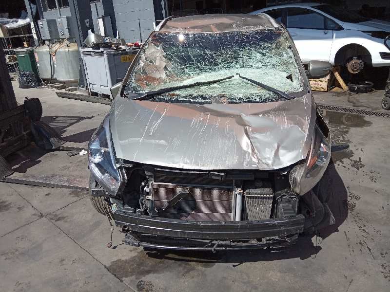 kia carens ( ) del año 2015