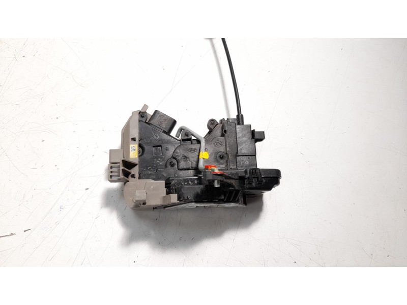 Recambio de cerradura puerta trasera izquierda para kia ceed 1.0 tgdi cat referencia OEM IAM 84420J7000  