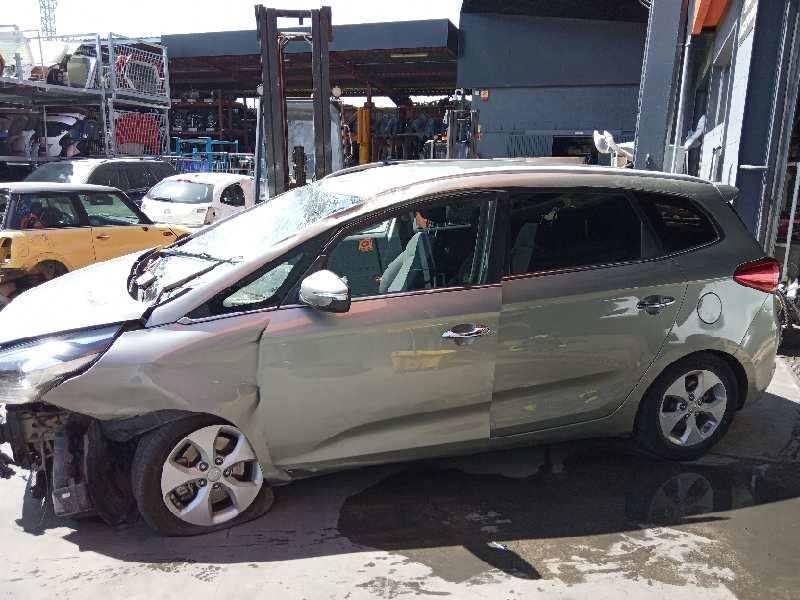 kia carens ( ) del año 2015