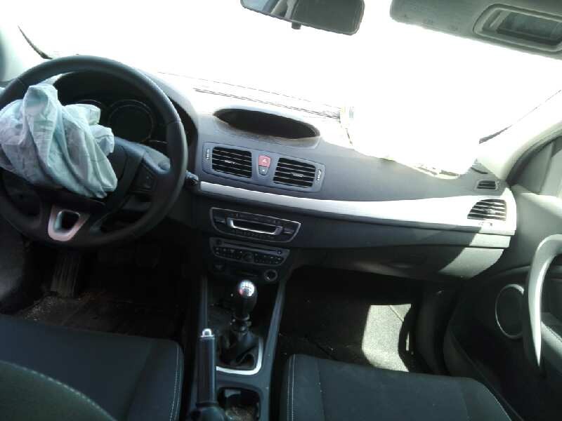 renault megane iii berlina 5 p del año 2011