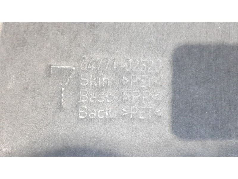 Recambio de bandeja trasera para toyota corolla (e21) referencia OEM IAM 6477102520  