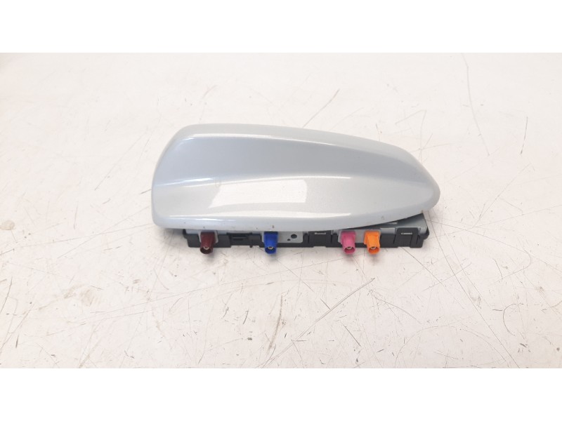Recambio de antena para volvo xc 40 1.5 cat referencia OEM IAM 31438104  