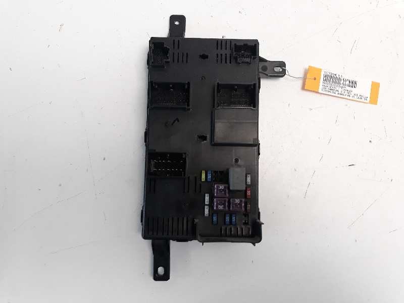 Recambio de caja reles / fusibles para kia carnival 2.9 crdi vgt active referencia OEM IAM 919584D080  