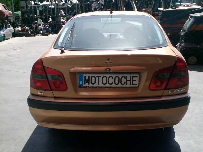 mitsubishi carisma berlina 4 (da0) del año 2000