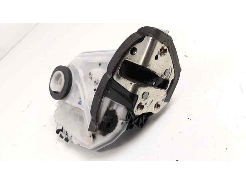 Recambio de cerradura puerta trasera derecha para toyota aygo x-clusive referencia OEM IAM 6905002390  