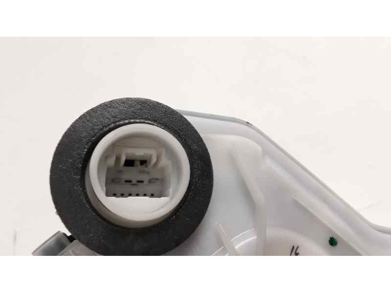 Recambio de cerradura puerta trasera derecha para toyota aygo x-clusive referencia OEM IAM 6905002390  