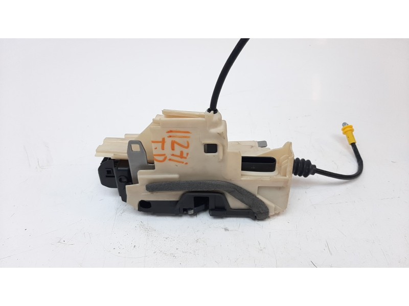 Recambio de cerradura puerta trasera derecha para volvo xc 40 1.5 cat referencia OEM IAM 32133740  