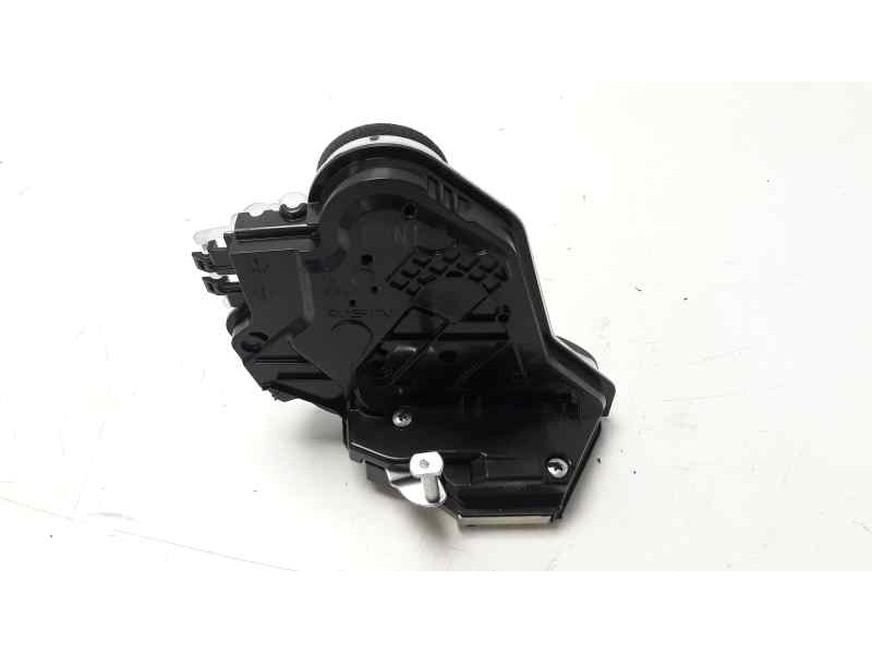 Recambio de cerradura puerta trasera izquierda para toyota aygo x-clusive referencia OEM IAM 6906002390  