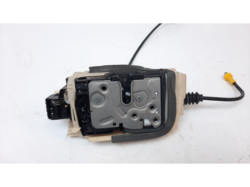 Recambio de cerradura puerta trasera derecha para volvo xc 40 1.5 cat referencia OEM IAM 32133740  