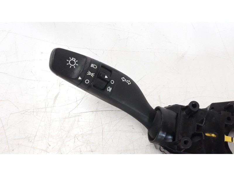 Recambio de mando multifuncion para hyundai i20 1.2 16v cat referencia OEM IAM 93403C8450  