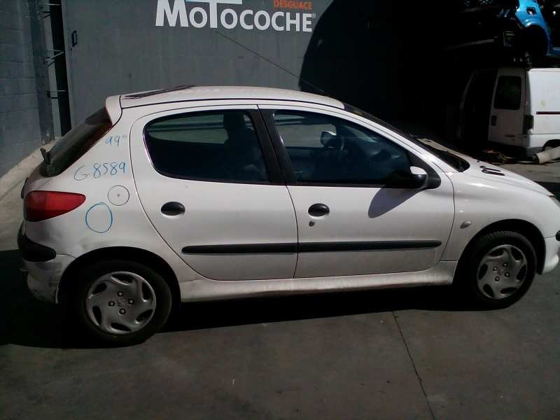 peugeot 206 berlina del año 2000