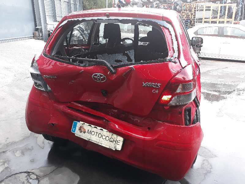 toyota yaris del año 2011