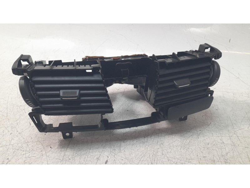 Recambio de rejilla aireadora para renault laguna iii dynamique referencia OEM IAM 275000001R  