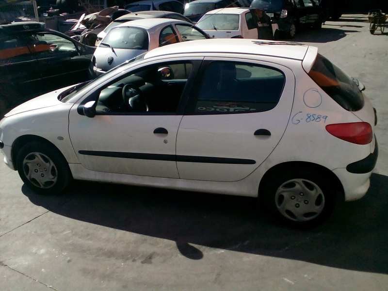 peugeot 206 berlina del año 2000