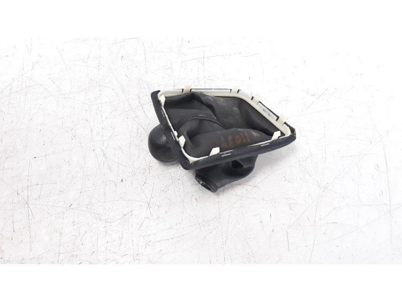 Recambio de pomo palanca cambio para hyundai i20 1.2 16v cat referencia OEM IAM 43711C71004X  