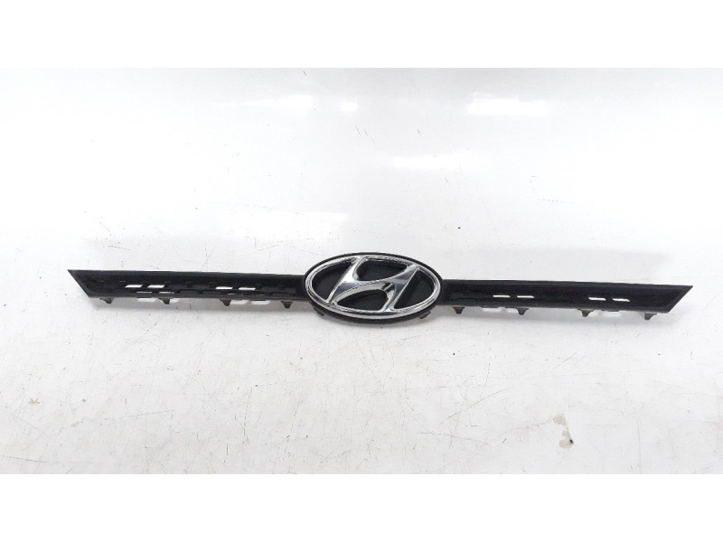Recambio de rejilla delantera para hyundai i20 1.2 16v cat referencia OEM IAM 86351C8000  