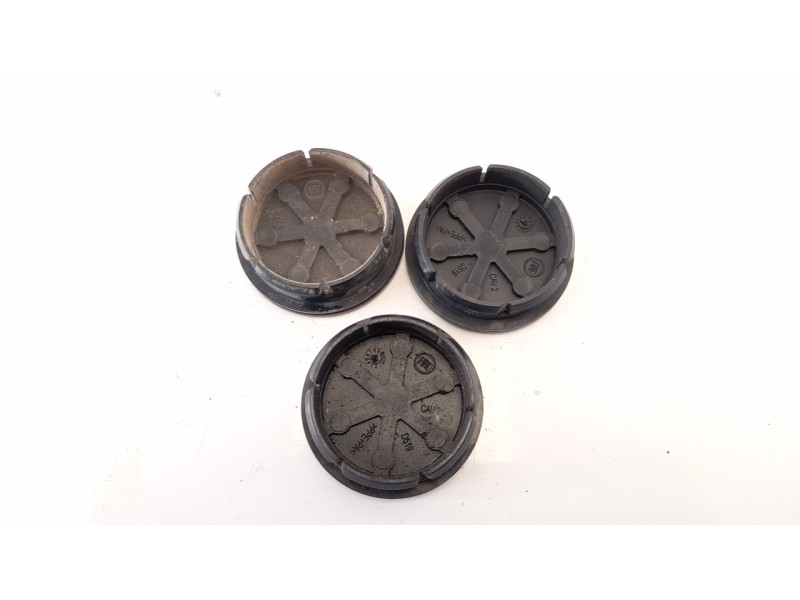 Recambio de tapacubos para fiat 500 referencia OEM IAM 735467159  