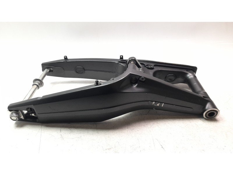 Recambio de puente trasero para honda cb 650r referencia OEM IAM 52200MKND50  