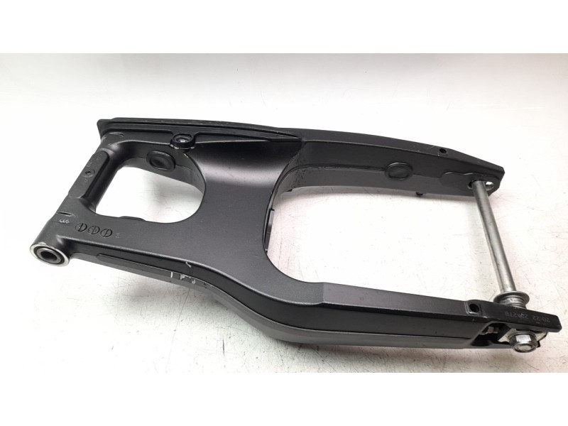 Recambio de puente trasero para honda cb 650r referencia OEM IAM 52200MKND50  