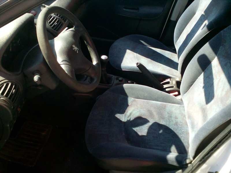 peugeot 206 berlina del año 2000