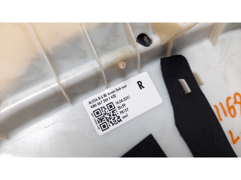 Recambio de moldura para audi q7 4mg referencia OEM IAM 4M0867244F  
