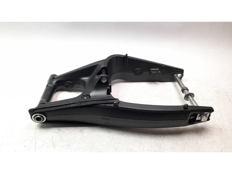 Recambio de puente trasero para honda cb 650r referencia OEM IAM 52200MKND50  