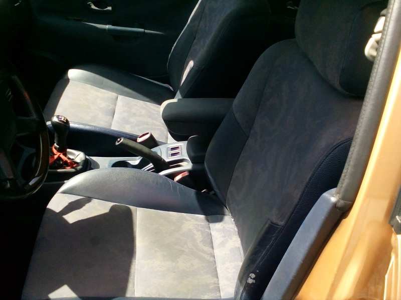 mitsubishi carisma berlina 4 (da0) del año 2000