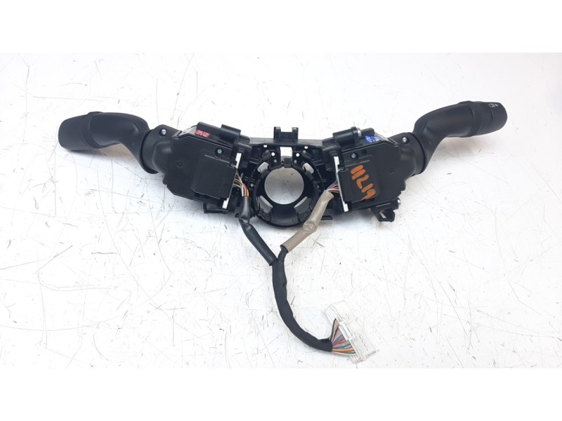 Recambio de mando multifuncion para toyota corolla (e21) referencia OEM IAM 8465202A50  