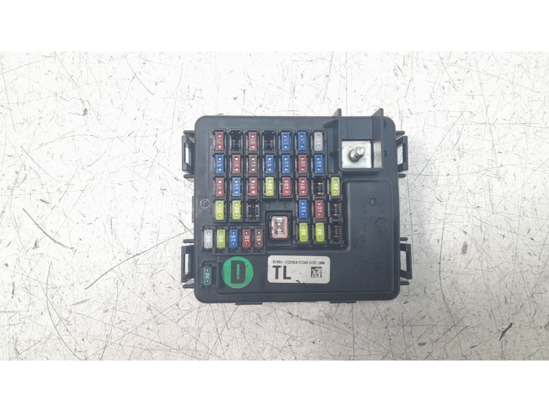 Recambio de caja reles / fusibles para hyundai tucson kosmo 4wd referencia OEM IAM 91950D3240  