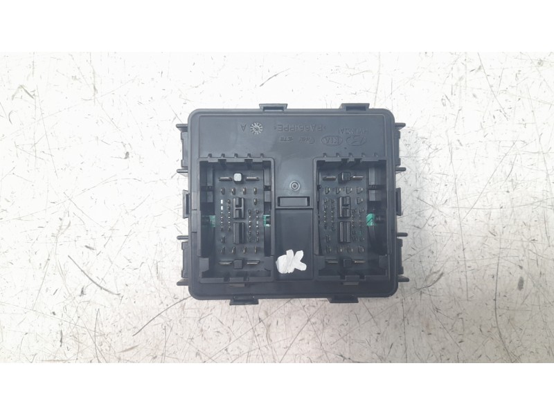 Recambio de caja reles / fusibles para hyundai tucson kosmo 4wd referencia OEM IAM 91950D3240  