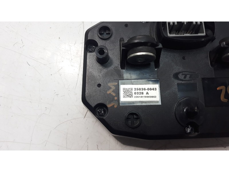 Recambio de cuadro instrumentos para kawasaki z 900 referencia OEM IAM 250360043  