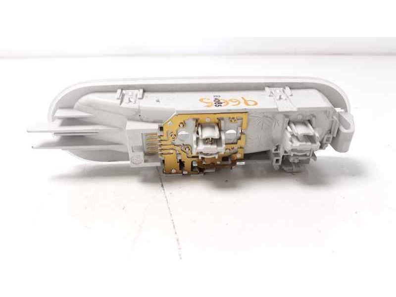 Recambio de luz interior para dacia dokker ambiance referencia OEM IAM 8200074302  