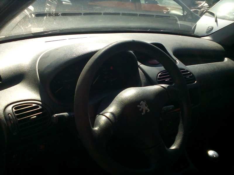 peugeot 206 berlina del año 2000